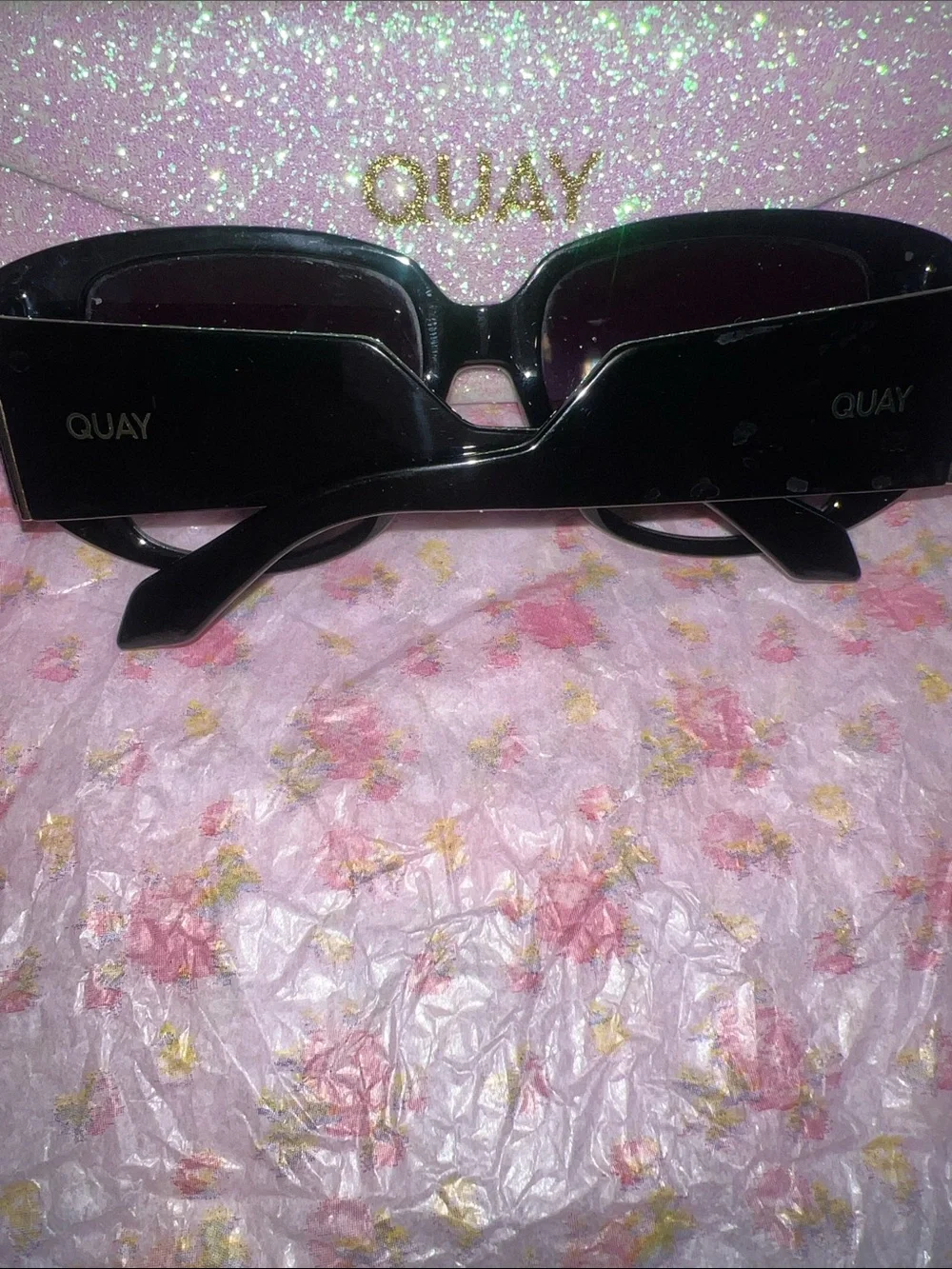 QUAY 🎀💕WHO IS SHE  Oversized Black Gradient Lens Sunglasses 🕶️ 🤍🩷
